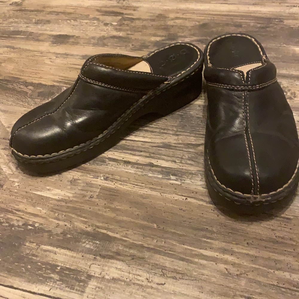 Black Clogs - Picture 4 of 7